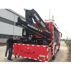 HOWO 4X2 Rescue Engine Fire Truck High Capacity With 5 Ton Crane