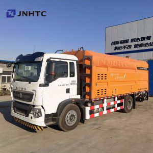 Buy cheap HOWO A7 H5 8cbm Intelligent asphalt sprayer truck 4x2 Driven from wholesalers