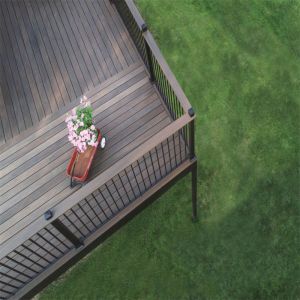 China Aluminum Railing with Customizable Horizontal Slat Design for Pool and Yard on sale