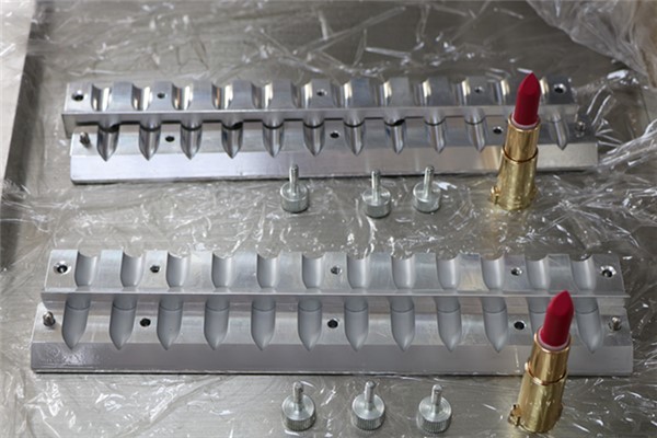 Quality Lipstick Production Line Lipstick Balm Silicone Mold Releasing Machine Demoulding Easy To Operate for sale