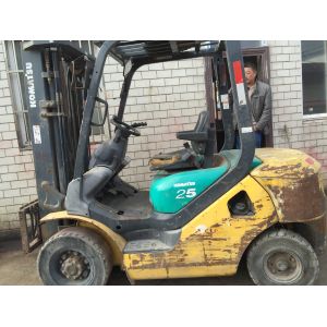 Buy cheap good condition komatsu FD25-16 forklift with side shift and three stage from wholesalers