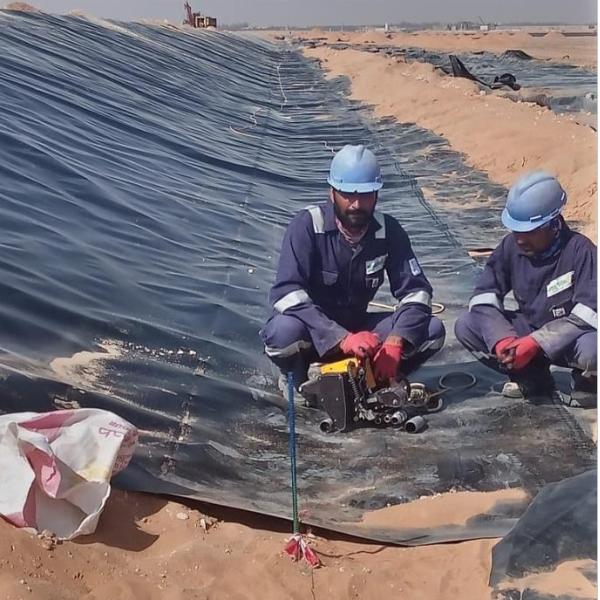 Quality Customizable Black HDPE Geomembrane for 0.5mm Fish Ponds Farm Industrial Design Style for sale