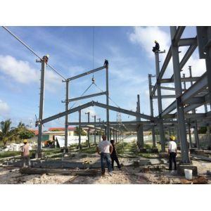 Pre-fabricated Painting / Galvanized Steel Structure Lightweight Farm Shed