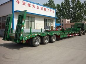 Buy cheap Green Red Low Bed Semi Trailers With Hydraulic Mechanical Suspension from wholesalers