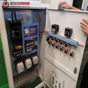 8mm 100kg/H Pulverizer Milling Machine With Dust Collection Device