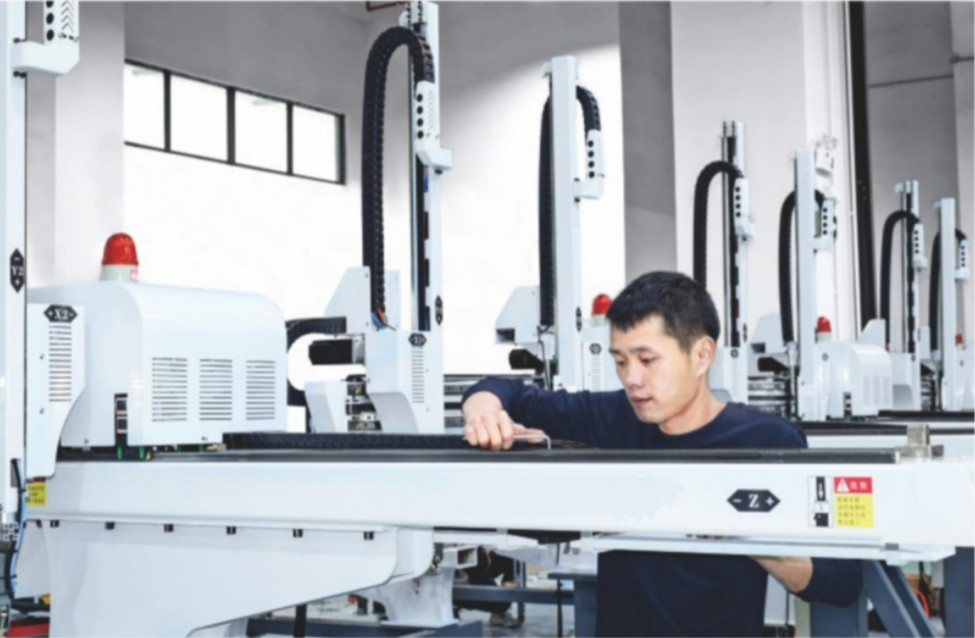 Plastics Injection Molding Robots 5 Axis Servo Driven Robots