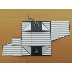 Luxury folding magnetic closure cardboard packaging wine bottle handmake rigid