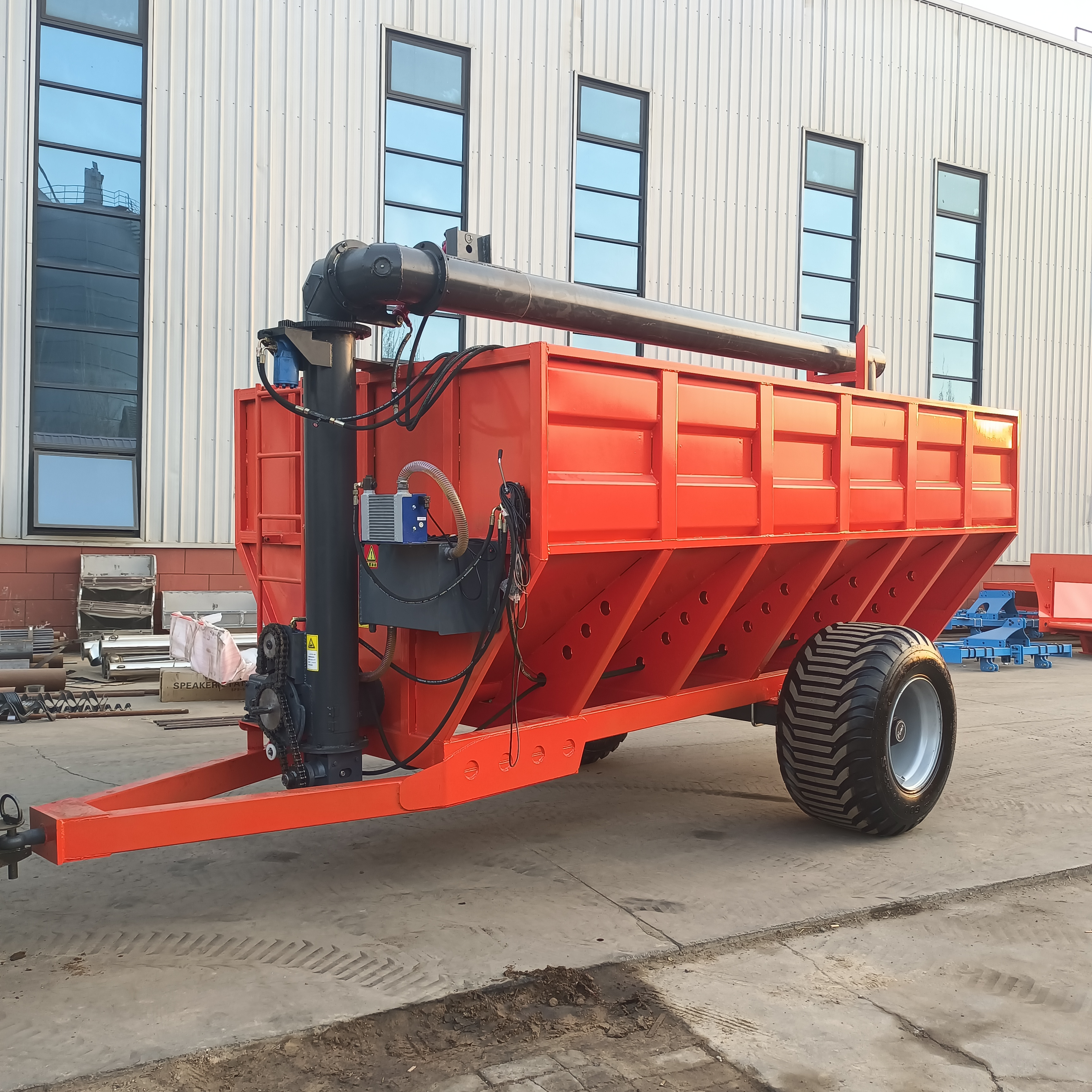Buy cheap Tractor-Pulled Grain Fertilizer Spreader 3-9 m3 Capacity from wholesalers