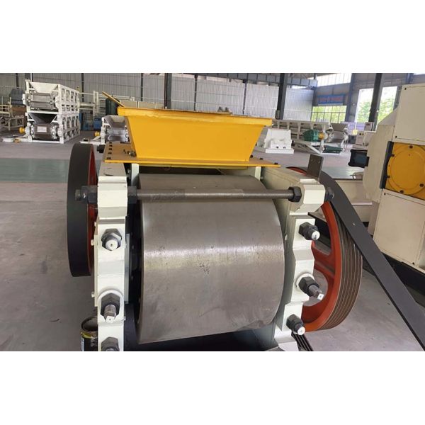 Quality Clay Brick Minerals Processing Equipment Double roller Fine Crusher for sale