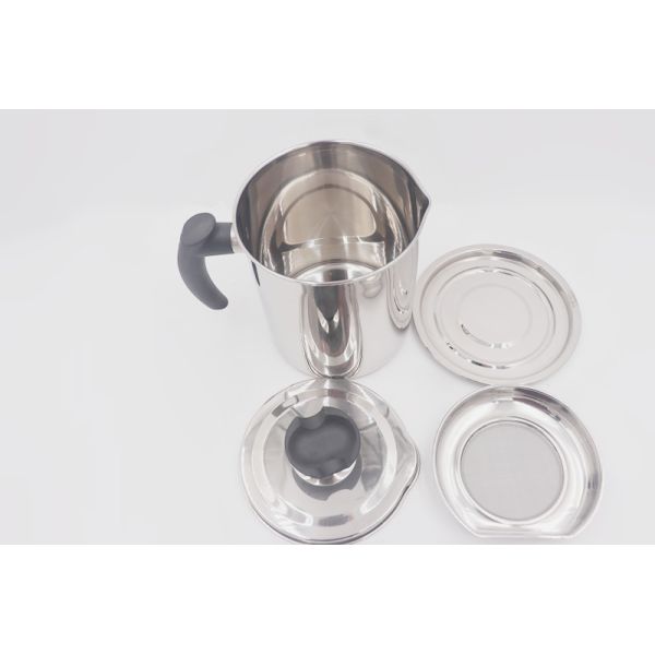 Buy cheap 1.6l 13.5cm Oil Strainer Container With Lid And Base from wholesalers