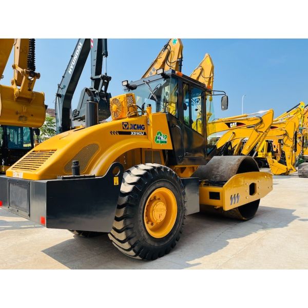 Quality 14 Ton Used XCMG XS143J Road Roller Second Hand Single Steel Vibratory Roller for sale