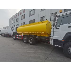 SINOTRUK HOWO 25CBM Oil Tank Truck 10 Wheels 400Hp 6 × 6 Multiple Compartments