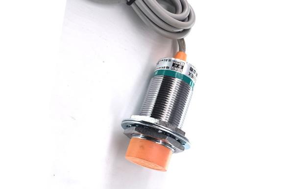 Quality Cylinder Waterproof Proximity Switch Red LED Detect Sensor Working Status for sale