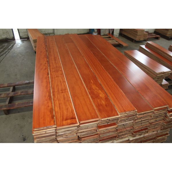 Quality natural lacquered Kempass Engineered wood flooring with smooth surface for sale