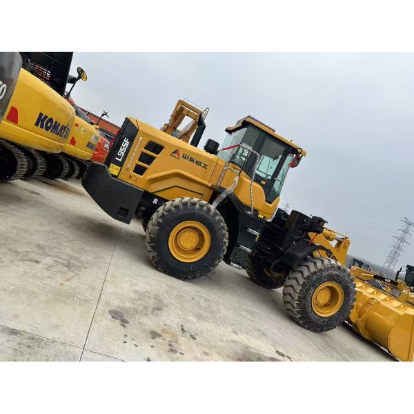 5000 Rated Load Wheel Loader SDLG 955F 162 KW Power 2.8 m3 Bucket Capacity Construction Machinery