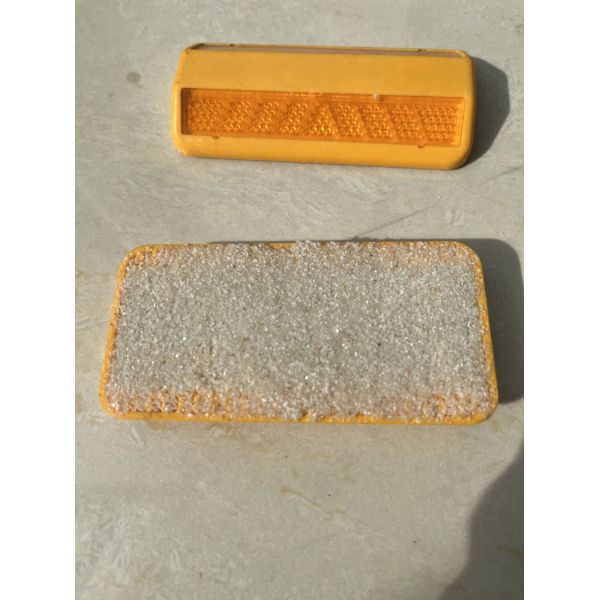 ABS+PMMA Road Stud Pavement Marker with 100*50*15mm Size and 75g/pcs Weight