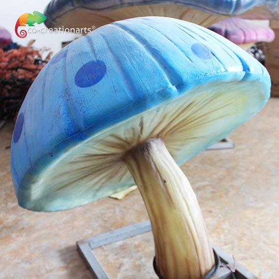 Highly Durable Fiberglass Animatronic Mushrooms Illuminated Animals In Theme