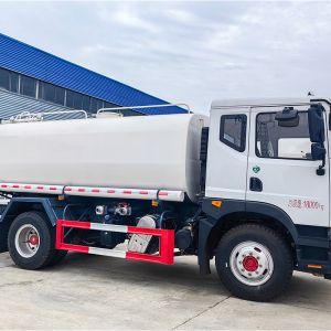 Dongfeng Chassis 10000L 12000L Tanker Water Tank Truck in Dubai with Yuchai or
