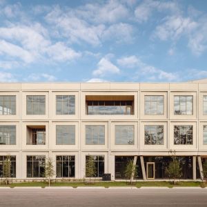 Prefab Commercial Steel Structure Office Building Windproof Wide Span ISO9001