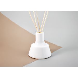 China 3oz refillable custom unique glass aroma bottles made by recyclable flint or opal glass, custom diffuser bottle company on sale