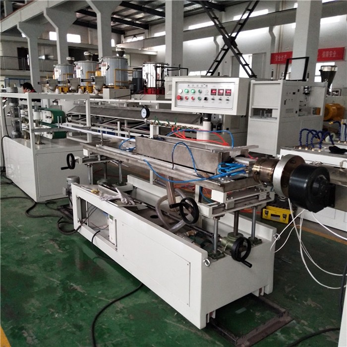 Buy cheap T5 Transparent PC Lampshade Extruder Machine Adopts Efficient Extrusion Screw product