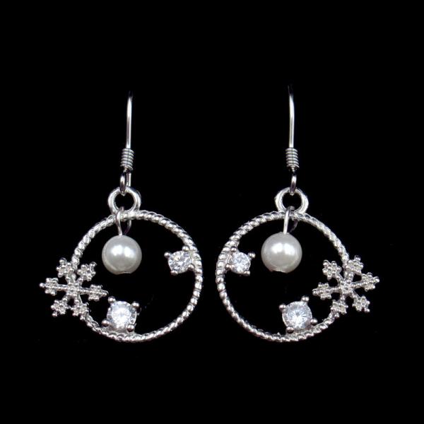 Quality Wild Elegant Silver Pearl Earrings For Women Use 925 Silver Material for sale