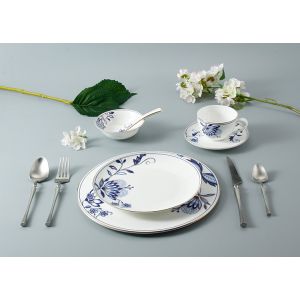 China OEM ODM Glossy Surface 45% Bone China Dinnerware Set on sale