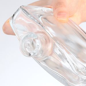 Unique Shape 500ml Glass Whisky Bottle with Clear Design and Crystal Glass