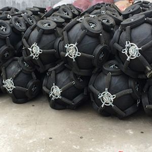 Tensile Strength Yokohama Fender Cylindrical Shape Resistant to Extreme