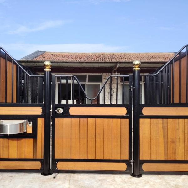 Buy cheap Movable Horse Stable with Customized Color and 200 kg Weight for Farm Use from wholesalers