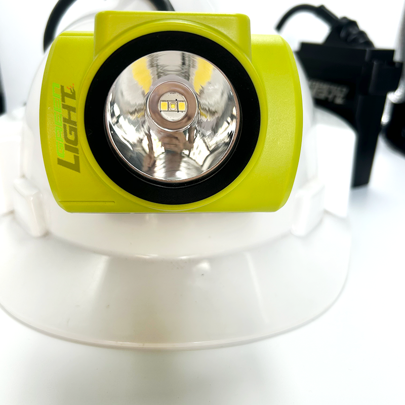25000 Lux IP68 LED Mining Light with 13.6Ah Battery 100000hrs