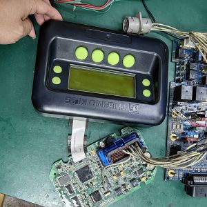 Buy cheap SR2,SR3 display screen CA-8452372 Green Display Type LCD Screen for SR2,SR3 HMIs Aftermarket Thermoking Spare Parts from wholesalers