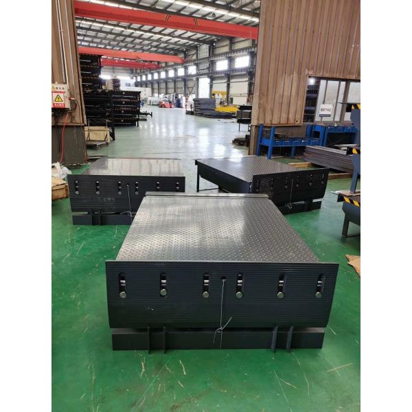 Quality Hydraulic Loading Dock Leveler With Roll Off Stop Lip 120mm Safety Barrier. for sale