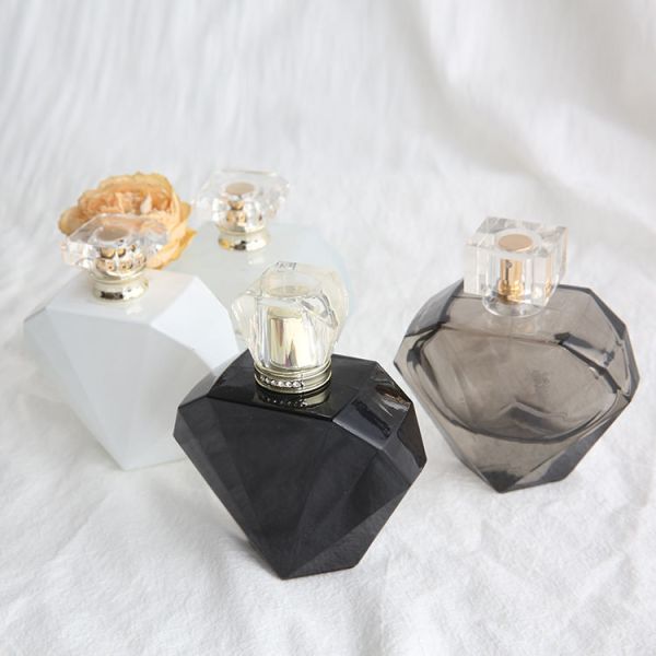 Quality Fashion Hand Help Fans 60ml 100ml Empty Spray Parfum Beautiful Shape Cosmetic Packaging Clear Glass Perfume Bottles for sale
