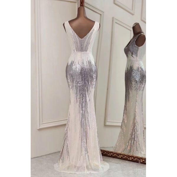 Quality Luminescent White Wedding Lace Fabric Glamorous Glitz With Peacock Tail for sale