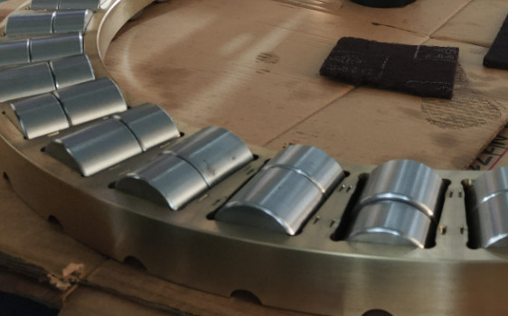 Quality Slewing Ring Bearing And Thrust Cylindrical Roller Bearing For Mining for sale