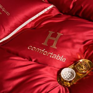Luxury Embroidered Washing Silk Bedding Set with Polyester Material and