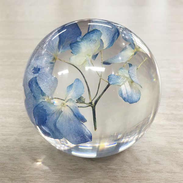 Quality Home decoration craft acrylic paperweight with real flower inside dry flowers for resin art crystal paperweights for sale