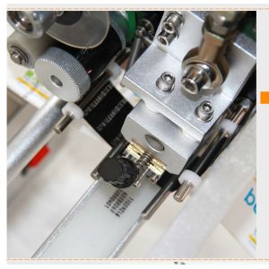 Multifunctional Bottle Labeler Labeling Machine With Date Printer With Great