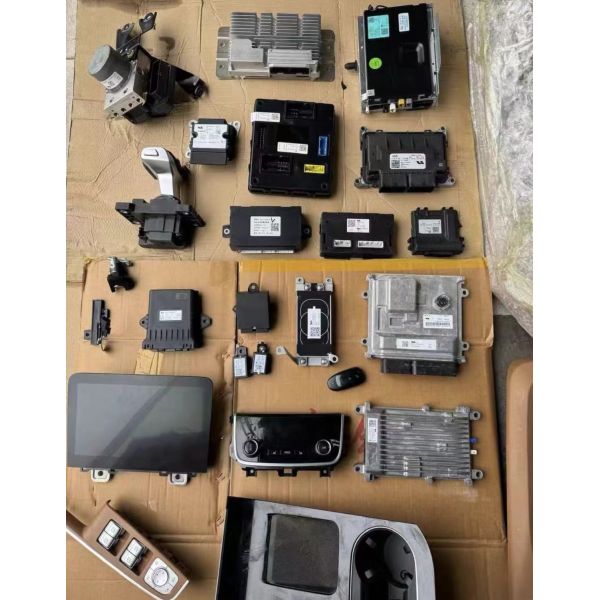 Lixiang L9 L7 L8 One Exterior Part Headlights Key Engine Oil Body Kits Side Step Board Wheel Auto Spare Parts Accessories