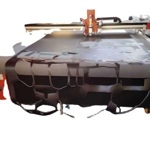 Quality Blue Frame Silver Case GM3016DK5 CNC Digital Cutter for HD Projecting Fabric for sale Buy cheap Blue Frame Silver Case GM3016DK5 CNC Digital Cutter for HD Projecting Fabric product