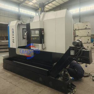 Single Column Metal Cutting Vertical CNC Lathe Machine With Cover