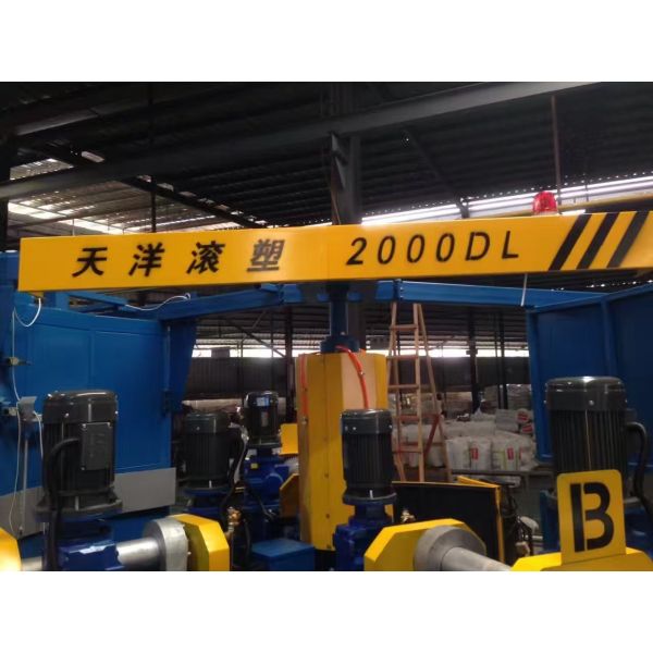 Small Three Arm Tumbling Water Tank Rotomolding Machine Fast