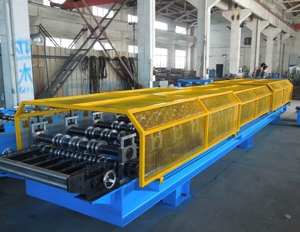 Automatic Trapezoidal Decking Roof Panel Roll Forming Machine Thickness 0.6 - 0