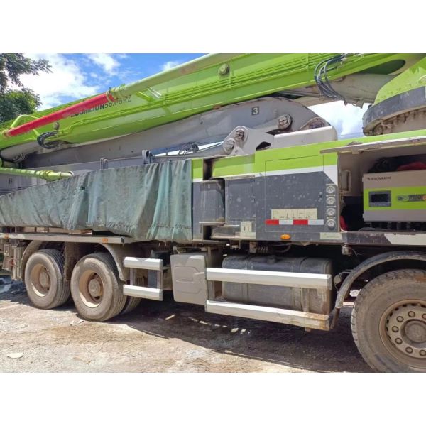 2019 Zoomlion 56m Used Concrete Boom Pump Truck Mercedes Benz Chassis