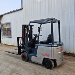 Buy cheap TCM 25 Used Electric Forklift With 3m 6m 2.5 Ton With Core Engine Component from wholesalers