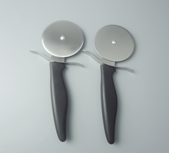 Quality Stainless Steel Pizza cutter with PP handle for sale