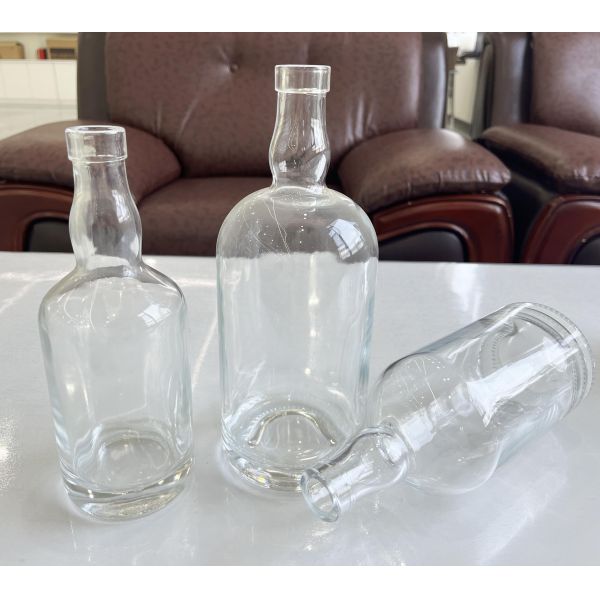 Clear Glass 750ml Bottle for Spirits Brandy Gin Rum Tequila and Vodka in Glass Products