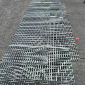 Buy cheap 1.8m Industrial Steel Grating Crowd Control Fencing Alloy Plate Round Pattern Coated Painted Surface from wholesalers