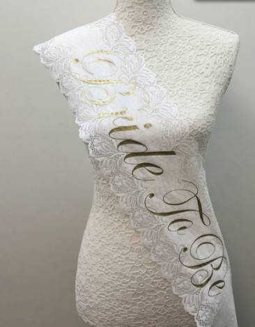 Printed logo of the ball shoulder with a wide band of laser paper shoulder to show props.